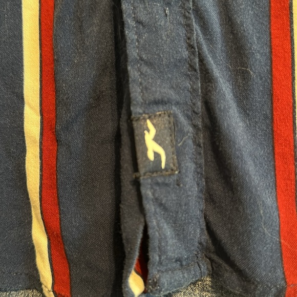 Hollister Men's Button Down Blue with Red and White Stripes Size SMALL - Picture 4 of 4